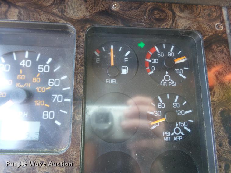 image for item DE7819 1995 White GMC WIA semi truck