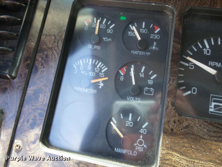 image for item DE7819 1995 White GMC WIA semi truck