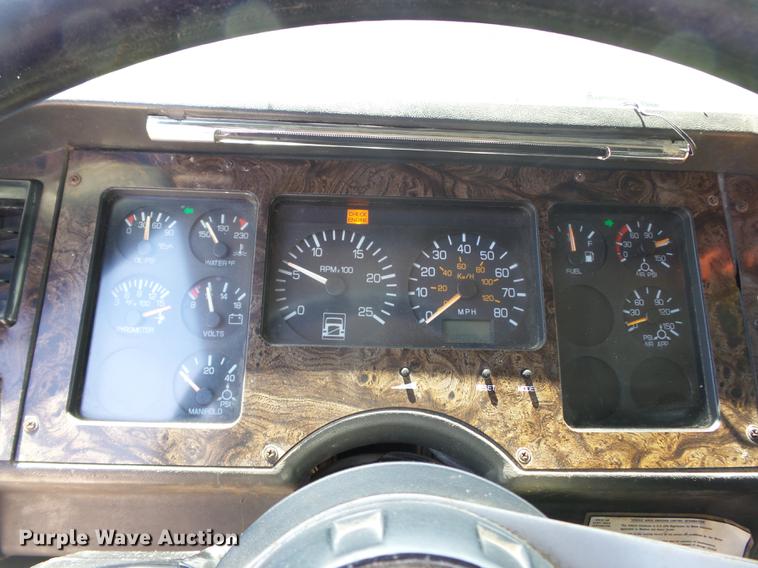 image for item DE7819 1995 White GMC WIA semi truck