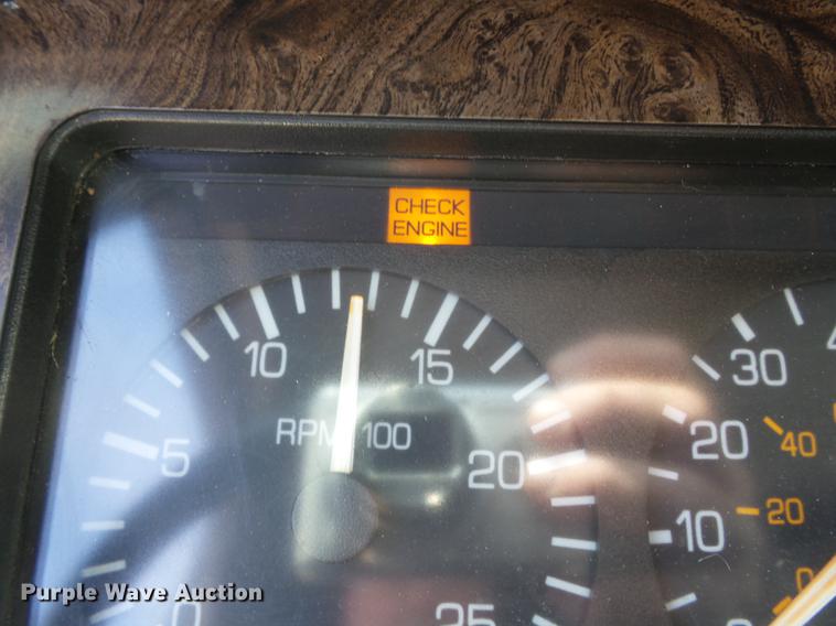 image for item DE7819 1995 White GMC WIA semi truck