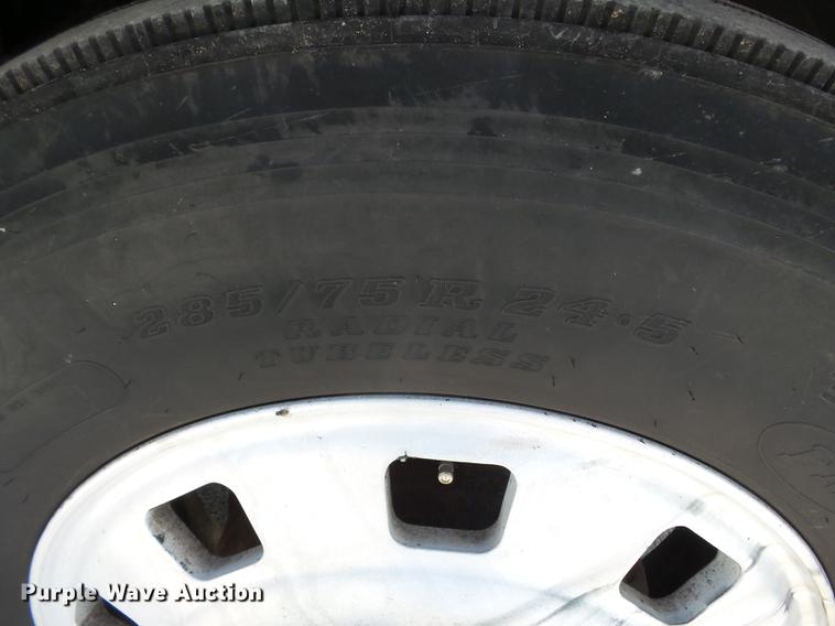 image for item DE7819 1995 White GMC WIA semi truck