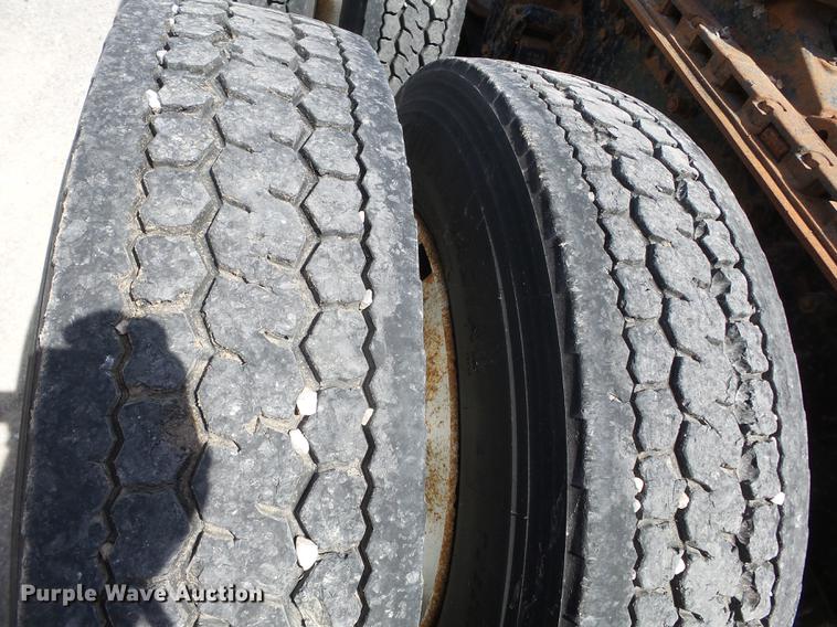 image for item DE7819 1995 White GMC WIA semi truck