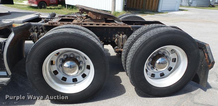 image for item DE7819 1995 White GMC WIA semi truck