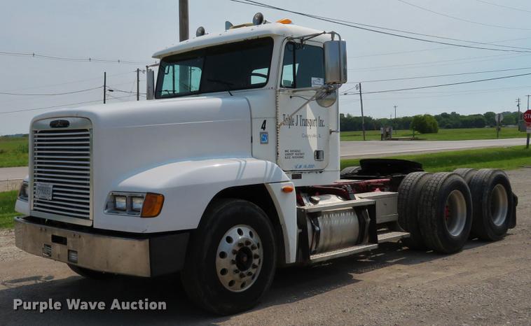 image for item DE8109 2000 Freightliner FLD120 semi truck