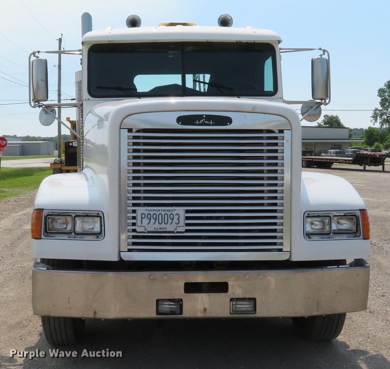 image for item DE8109 2000 Freightliner FLD120 semi truck