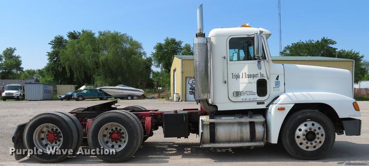 image for item DE8109 2000 Freightliner FLD120 semi truck