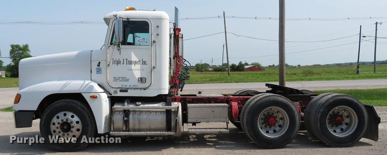 image for item DE8109 2000 Freightliner FLD120 semi truck