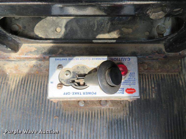 image for item DE8109 2000 Freightliner FLD120 semi truck