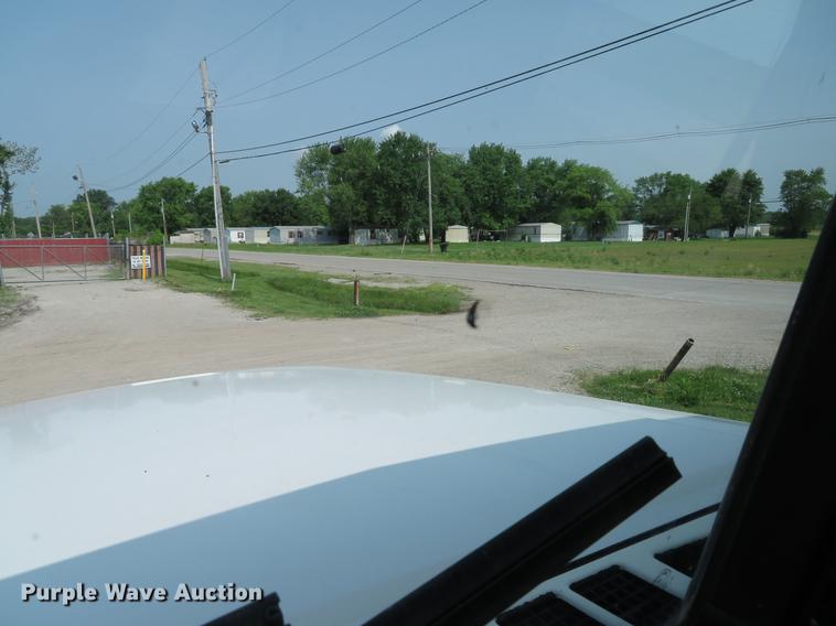 image for item DE8109 2000 Freightliner FLD120 semi truck