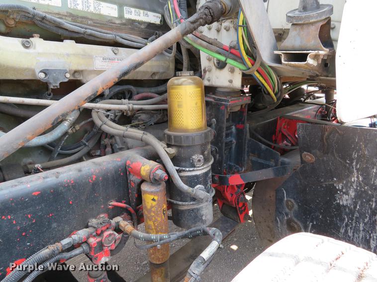 image for item DE8109 2000 Freightliner FLD120 semi truck