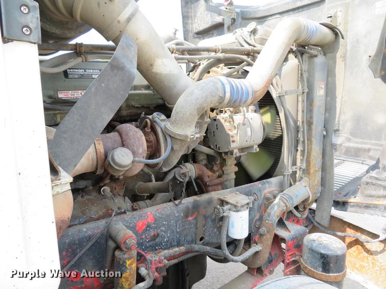 image for item DE8109 2000 Freightliner FLD120 semi truck