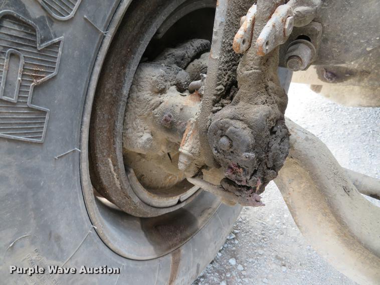 image for item DE8109 2000 Freightliner FLD120 semi truck