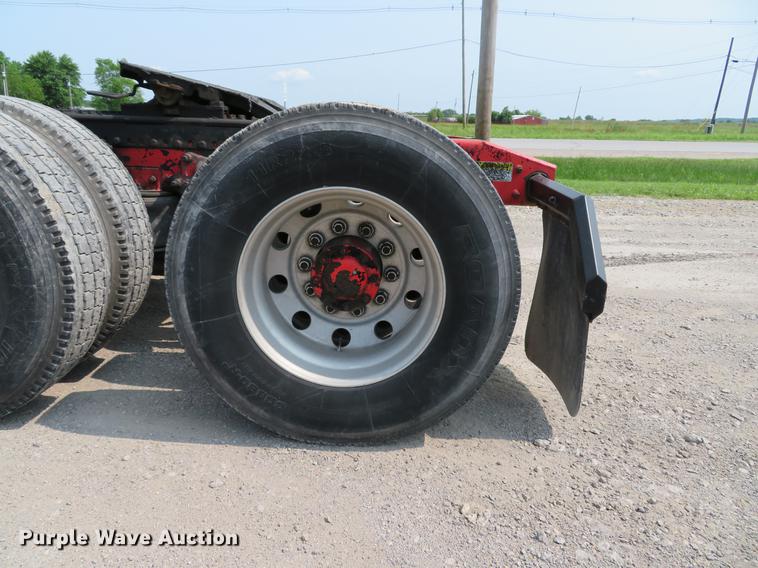 image for item DE8109 2000 Freightliner FLD120 semi truck