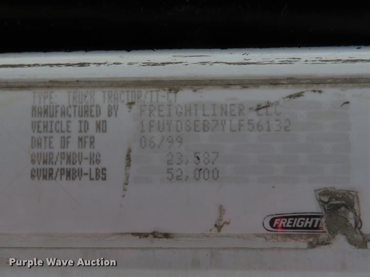 image for item DE8109 2000 Freightliner FLD120 semi truck