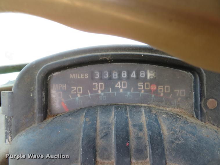 image for item DE8124 1985 Mack R688ST semi truck