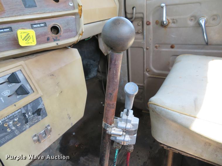 image for item DE8124 1985 Mack R688ST semi truck