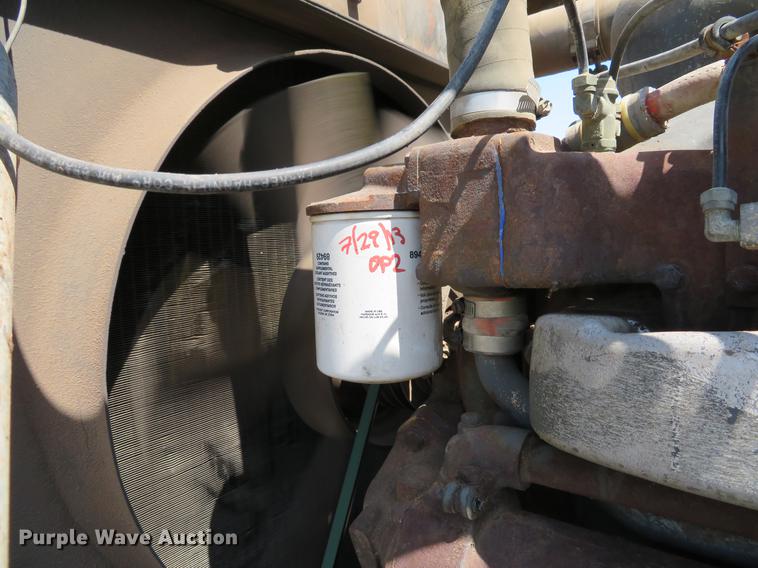 image for item DE8124 1985 Mack R688ST semi truck