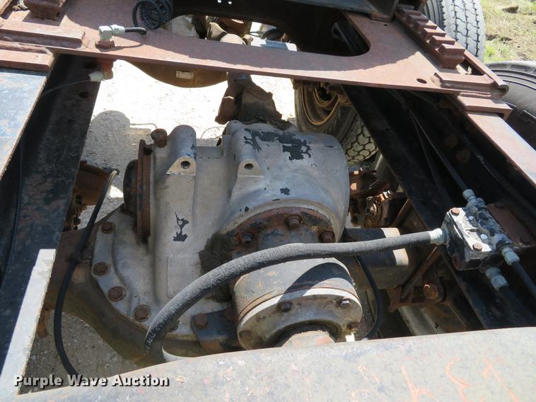 image for item DE8124 1985 Mack R688ST semi truck