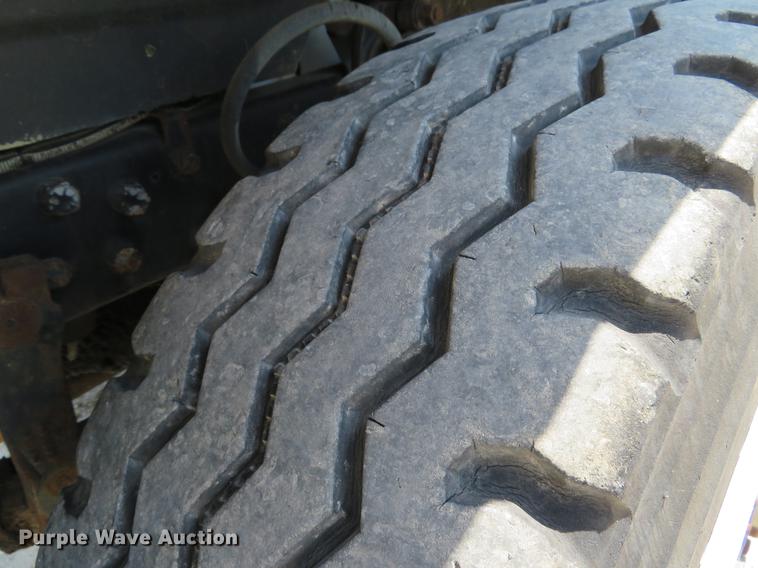 image for item DE8124 1985 Mack R688ST semi truck