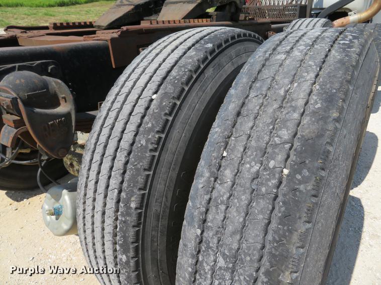 image for item DE8124 1985 Mack R688ST semi truck