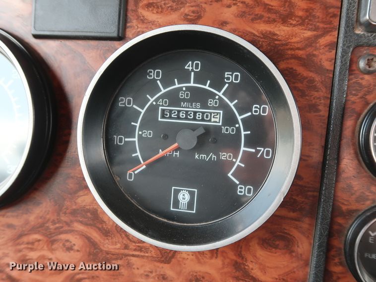 image for item DG4014 2000 Kenworth T800B semi truck