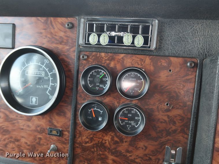 image for item DG4014 2000 Kenworth T800B semi truck