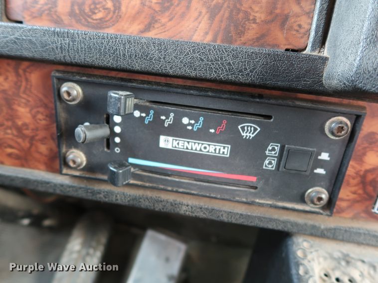 image for item DG4014 2000 Kenworth T800B semi truck