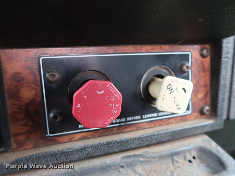 image for item DG4014 2000 Kenworth T800B semi truck