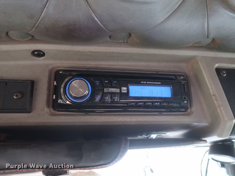 image for item DG4014 2000 Kenworth T800B semi truck