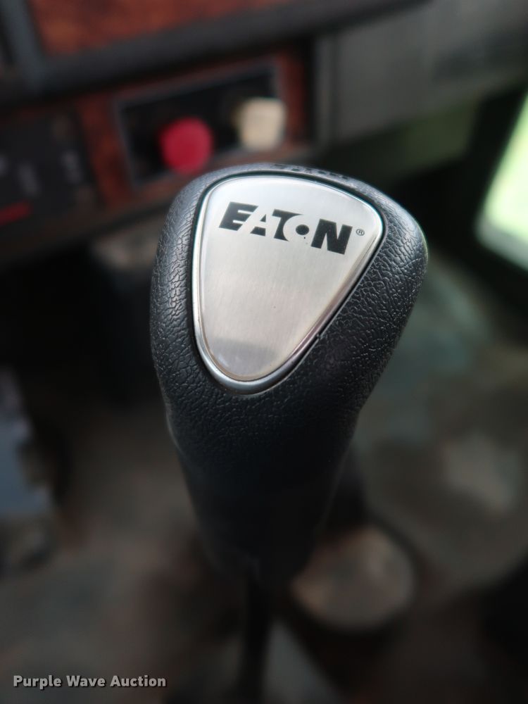 image for item DG4014 2000 Kenworth T800B semi truck