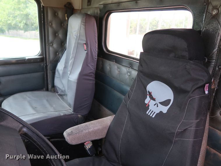 image for item DG4014 2000 Kenworth T800B semi truck