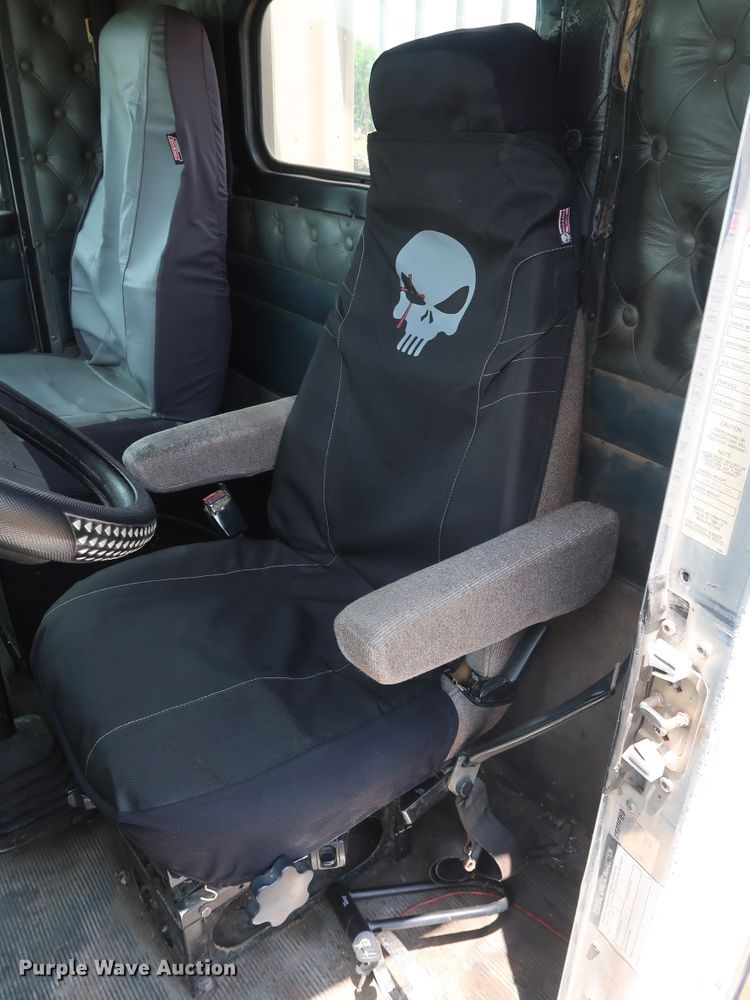 image for item DG4014 2000 Kenworth T800B semi truck