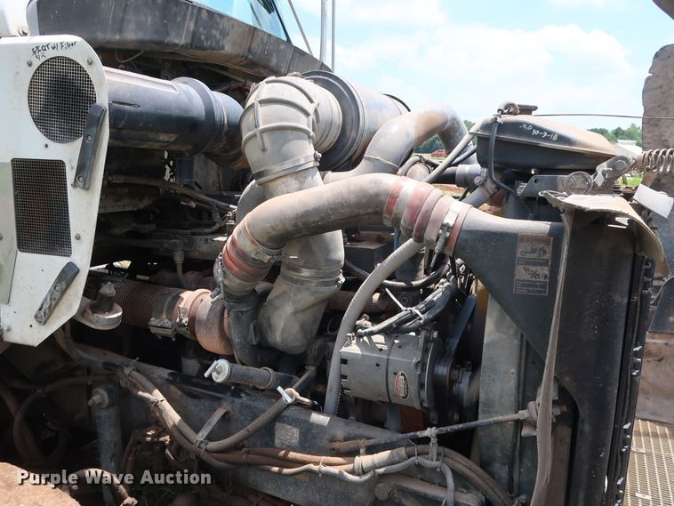 image for item DG4014 2000 Kenworth T800B semi truck