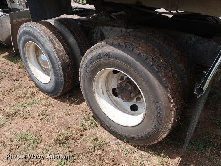 image for item DG4014 2000 Kenworth T800B semi truck