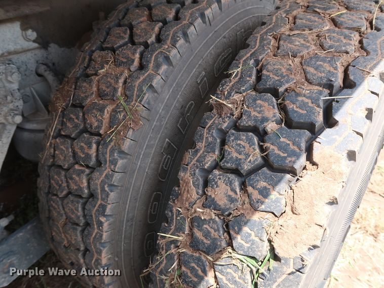 image for item DG4014 2000 Kenworth T800B semi truck