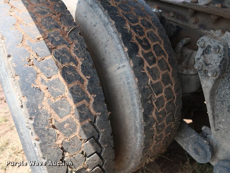 image for item DG4014 2000 Kenworth T800B semi truck