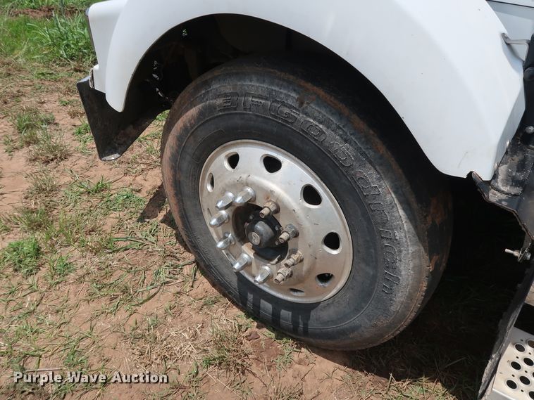 image for item DG4014 2000 Kenworth T800B semi truck