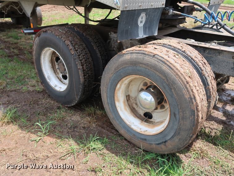 image for item DG4014 2000 Kenworth T800B semi truck