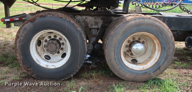 image for item DG4014 2000 Kenworth T800B semi truck