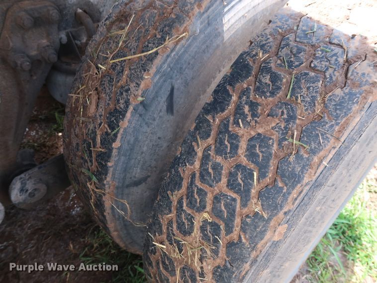 image for item DG4014 2000 Kenworth T800B semi truck