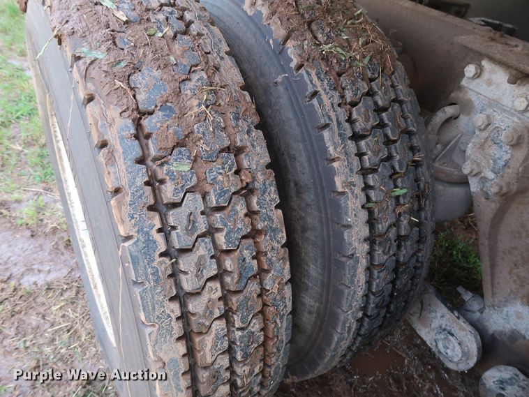 image for item DG4014 2000 Kenworth T800B semi truck