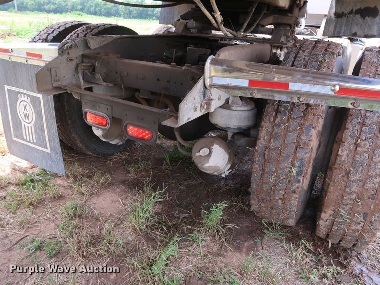 image for item DG4014 2000 Kenworth T800B semi truck