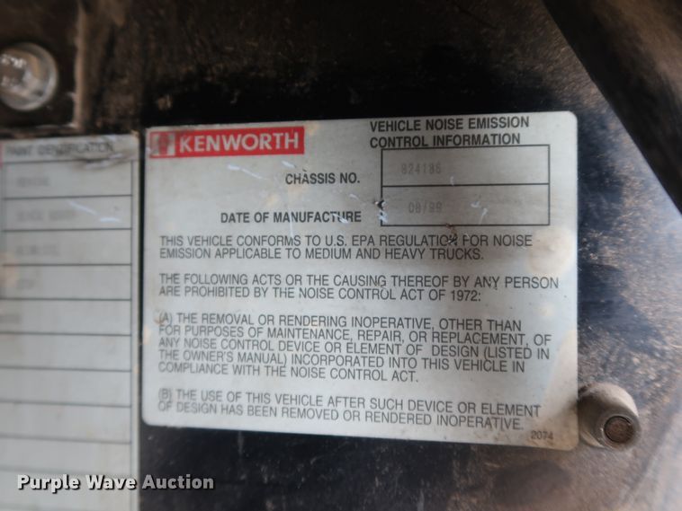 image for item DG4014 2000 Kenworth T800B semi truck