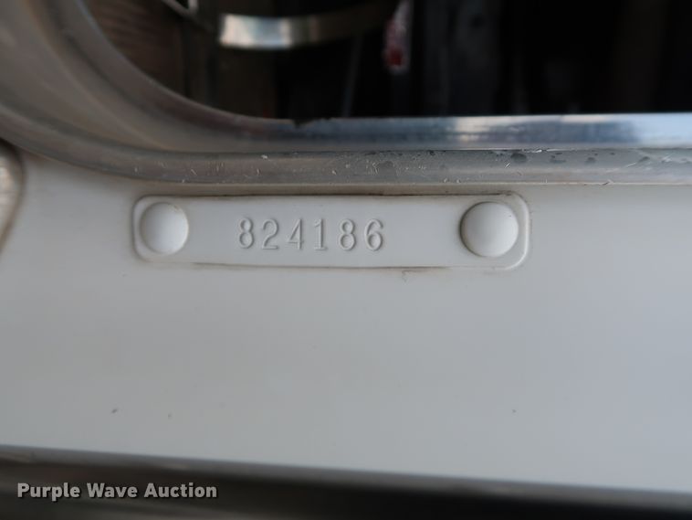 image for item DG4014 2000 Kenworth T800B semi truck