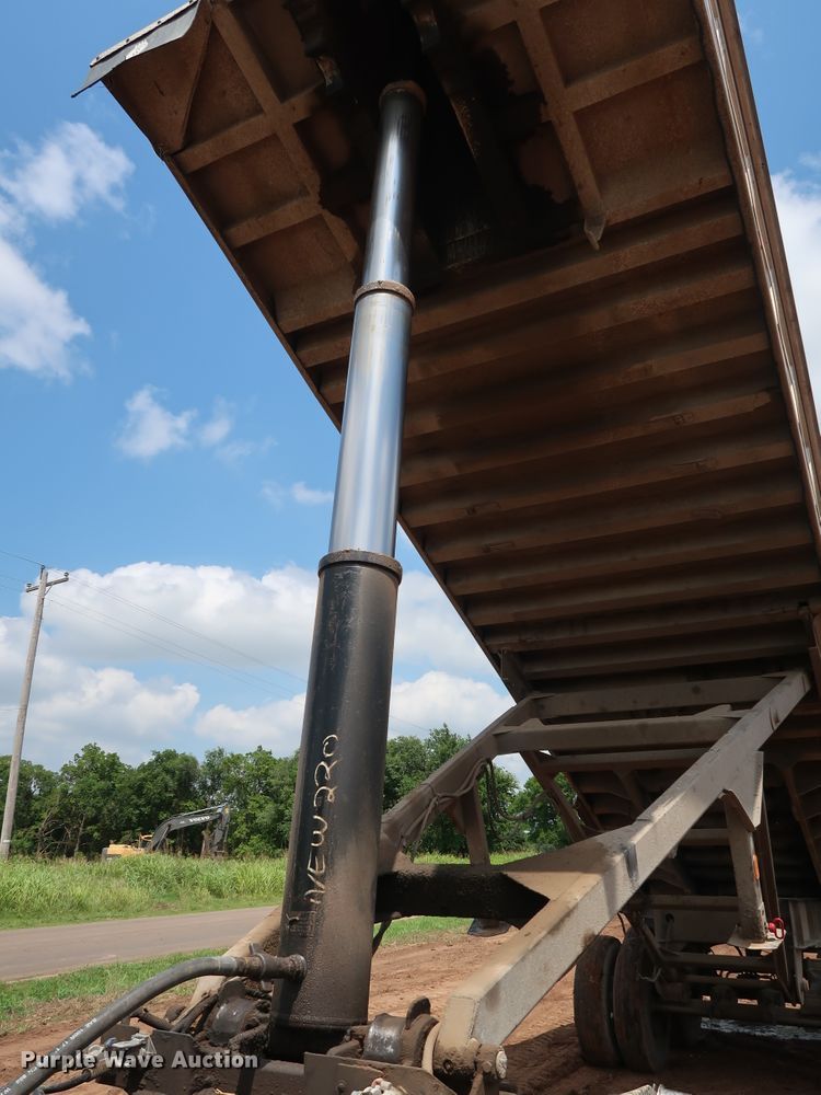 image for item DG4015 2002 Travis S/96 end dump trailer