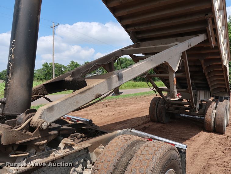 image for item DG4015 2002 Travis S/96 end dump trailer