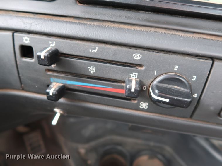 image for item DG4026 2000 Volvo VNM semi truck