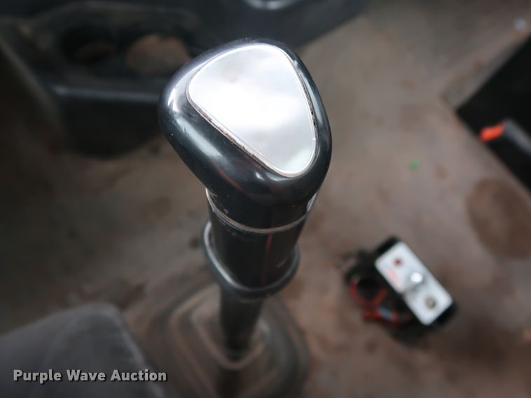 image for item DG4026 2000 Volvo VNM semi truck