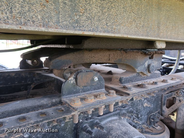 image for item DG4026 2000 Volvo VNM semi truck