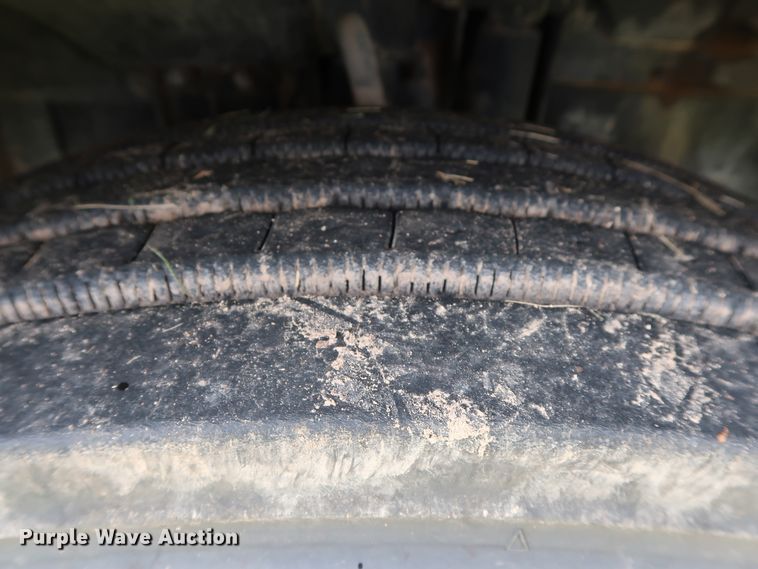 image for item DG4026 2000 Volvo VNM semi truck